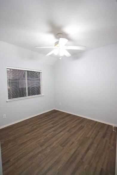 Building Photo - 3605 Villanova Dr