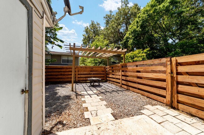 Building Photo - Haystacks Condo