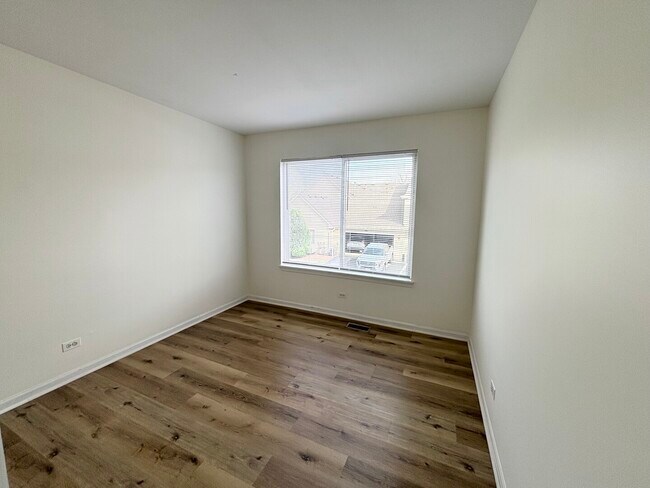 Building Photo - 652 Lincoln Station Dr