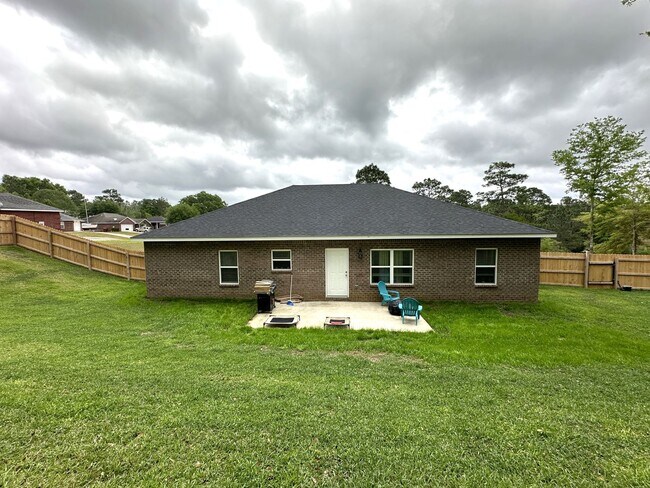 Building Photo - Beautiful north Crestview 4/Bed/2Bath Home