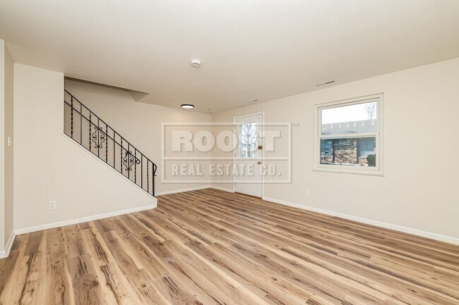 Building Photo - 2 Bed 1 Bath Apartment Available in Springfield