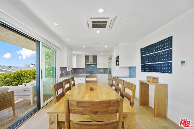 Building Photo - 6817 Seawatch Ln