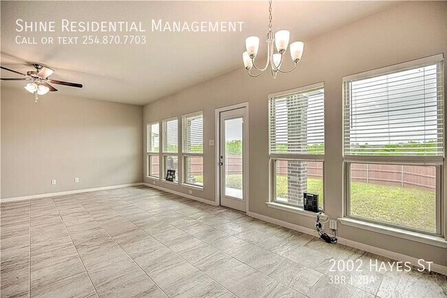 Building Photo - 2002 Hayes St