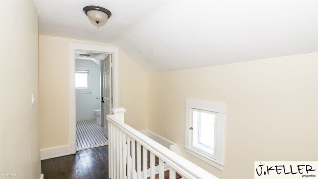 Building Photo - 4 br, 2 bath House - 221 W Mosley St