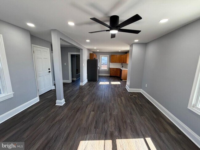 Building Photo - 124 W Butler Pike