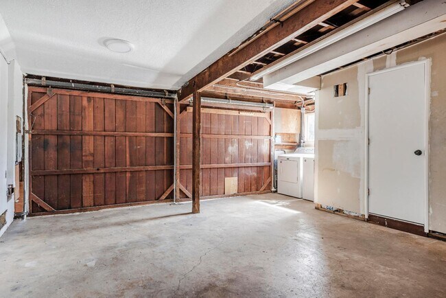 Building Photo - 2577 Gonzaga St