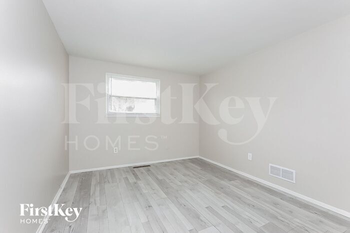 Building Photo - 4609 Paxton Dr S