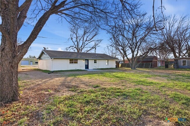 Building Photo - 410 State Hwy 95