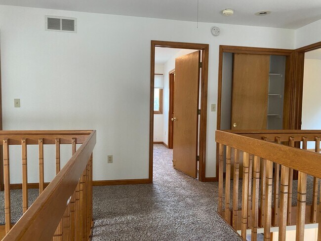 Building Photo - Desirable Westlake 4 Bedroom with Finished Basement, RV Parking & Mountain Views