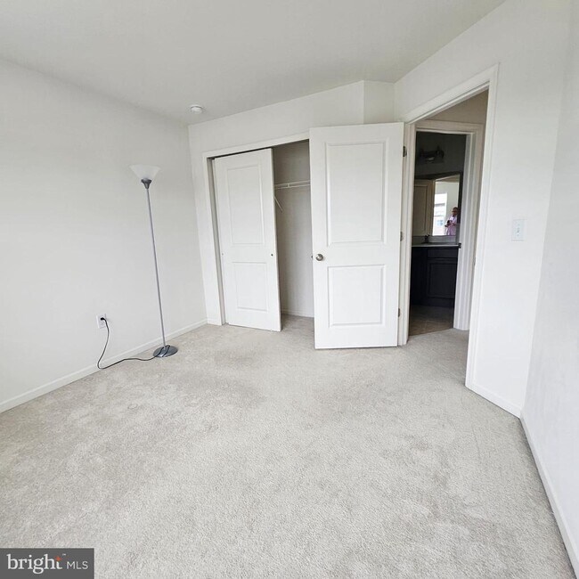 Building Photo - 76 Kramer Ct