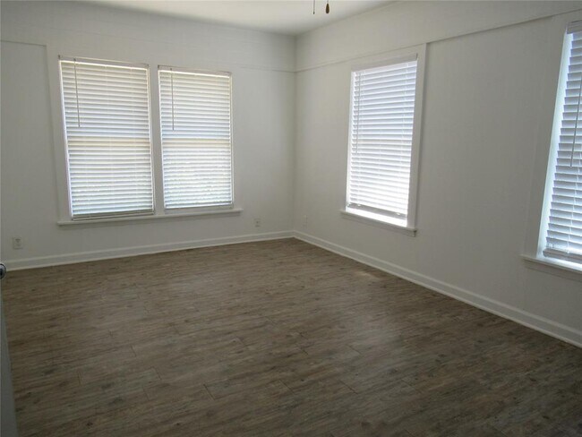 Building Photo - 10620 Deer Canyon Rd