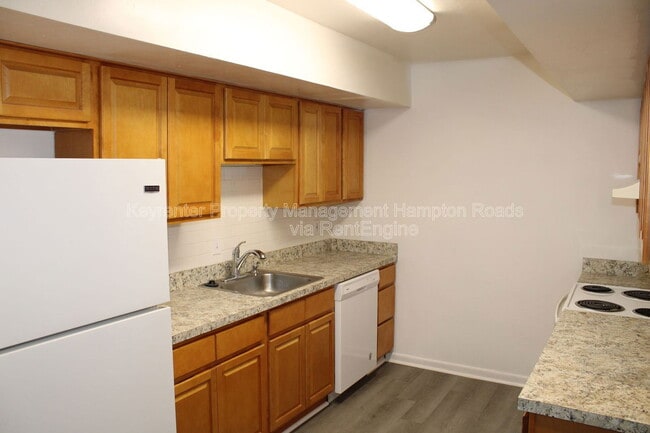 Building Photo - 5776 W Hastings Arch