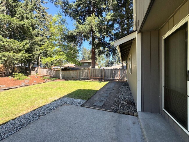 Building Photo - Charming 3-Bedroom Home in Desirable Gem H...