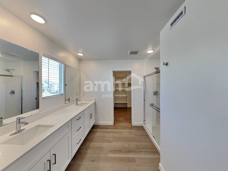 Building Photo - 9720 W Parkway Dr