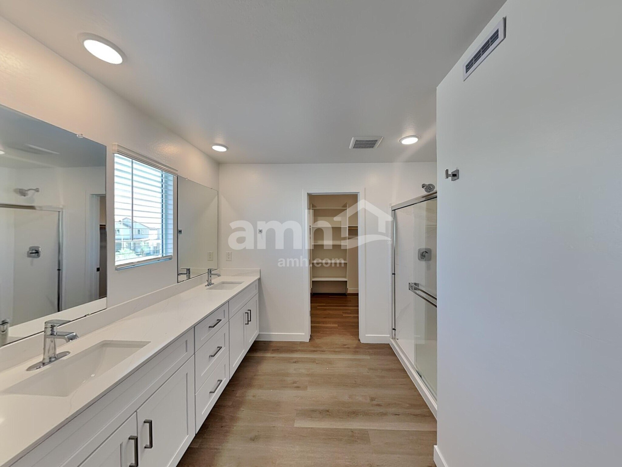 Building Photo - 9720 W Parkway Dr