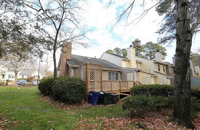 Building Photo - One-Story End Unit Townhome in Prime Raleigh Location