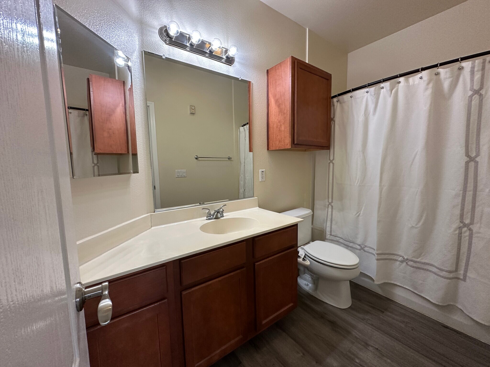 Building Photo - 5350 Dunlay Dr