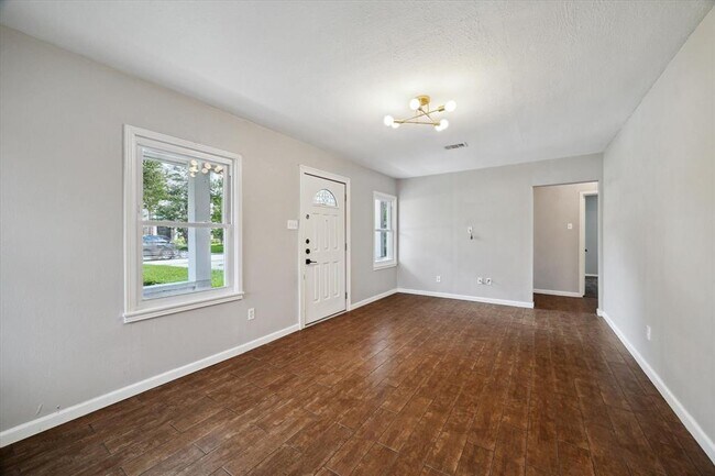 Building Photo - 1147 Du Barry Ln