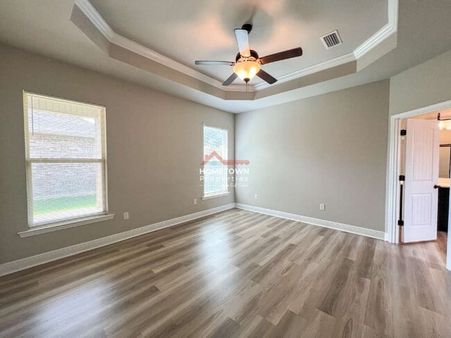 Building Photo - Beautiful 3 bedroom home centrally located...