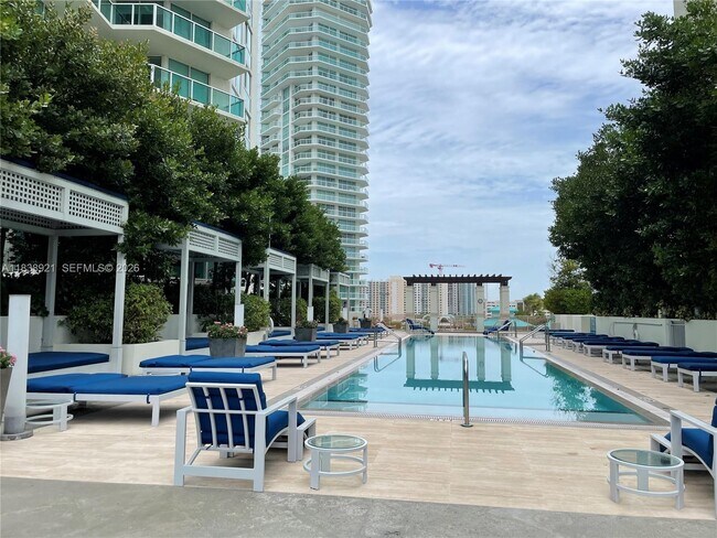 Building Photo - 150 Sunny Isles Blvd