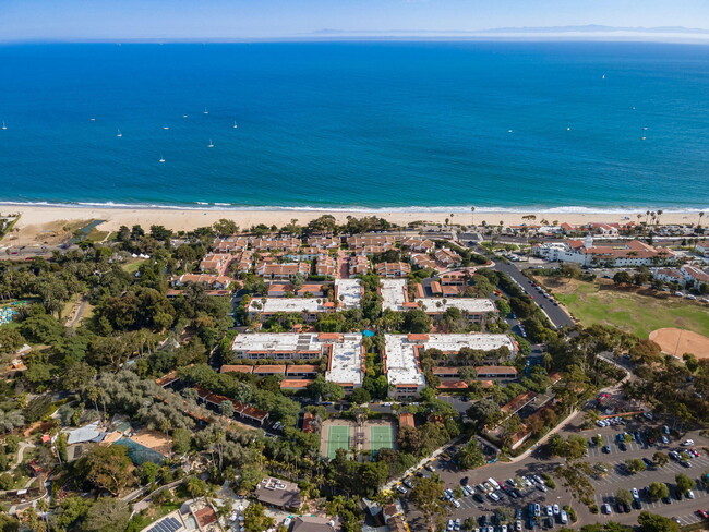 Building Photo - 146 Por La Mar Cir