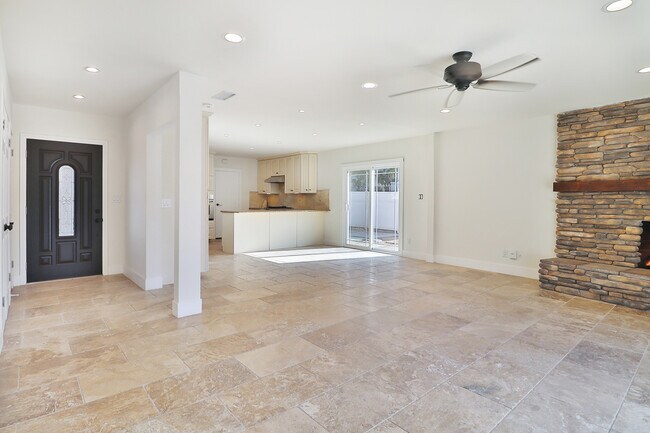 Building Photo - 8601 Santa Susana Plz