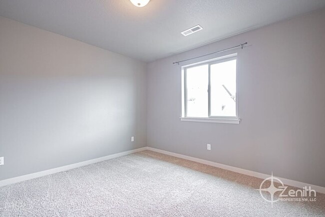 Building Photo - 12323 NE 116th Way