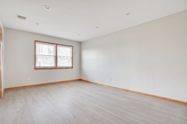 Building Photo - 414 Elm St