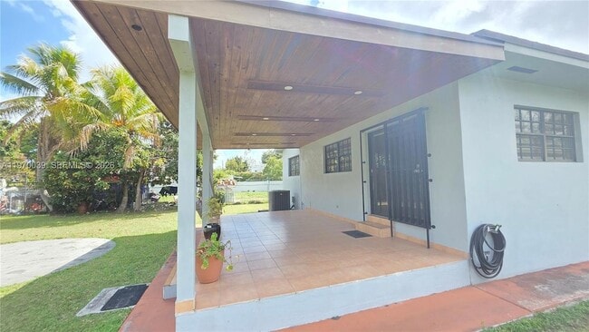 Building Photo - 3041 NW 16th St