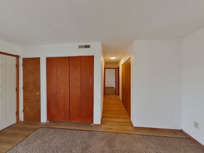 Building Photo - 3951 N Garland Cir