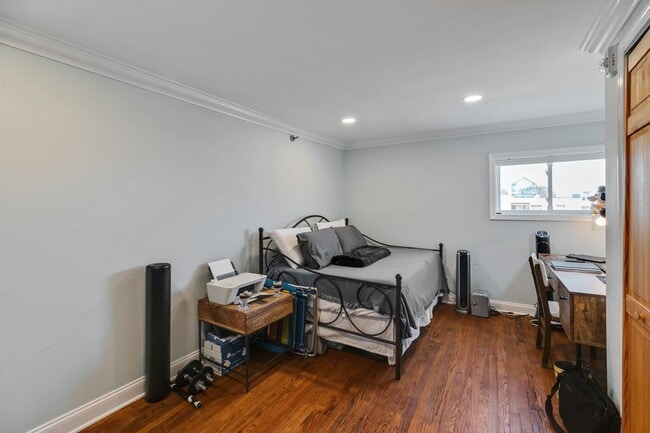 Building Photo - Beautiful Bi-level Condo For Rent In Fairmount With Parking!