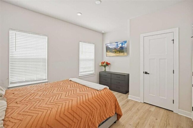 Building Photo - 305 Meuse Ln
