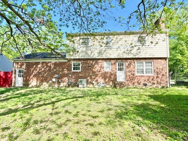 Building Photo - 224 Saddler Dr