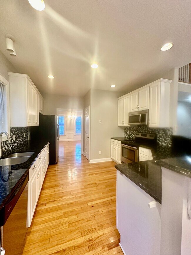 Building Photo - Spacious Waxhaw Home