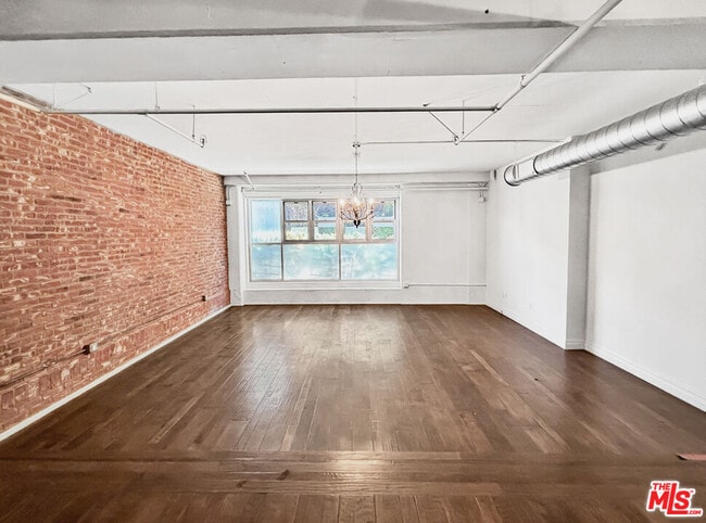 Building Photo - 510 S Hewitt St
