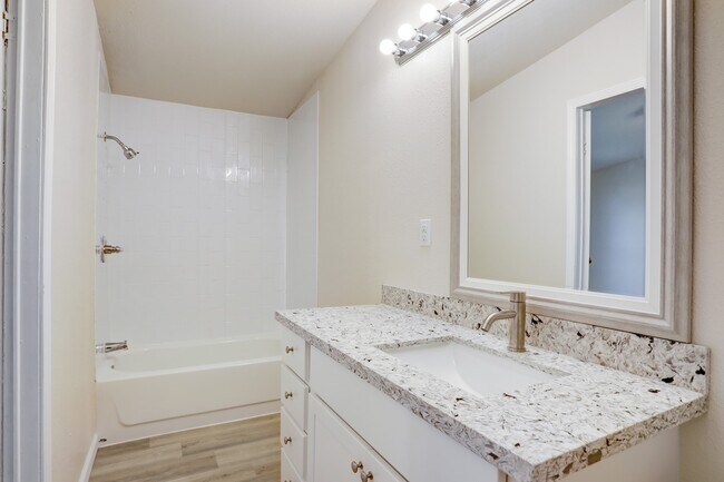 Building Photo - 5806 Hwy 35 Bypass