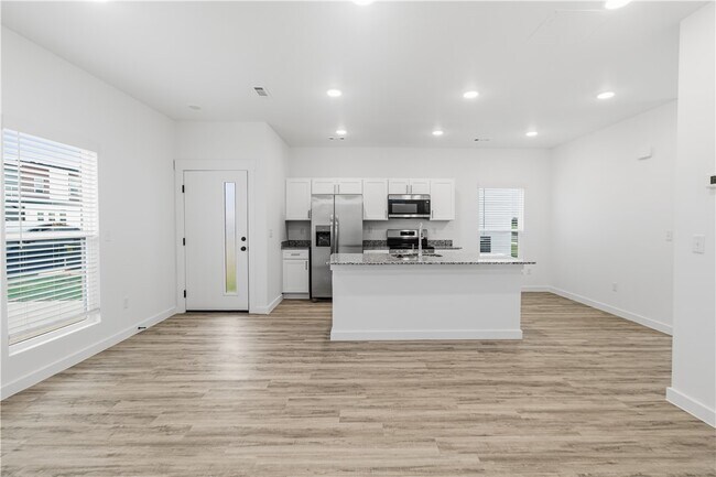 Building Photo - 501 Solar St