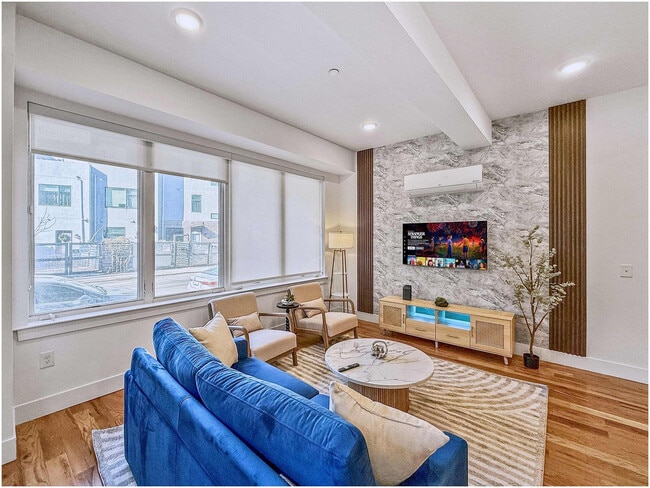 Primary Photo - 236 W Thompson St