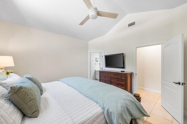 Building Photo - 220 Seabreeze Cir