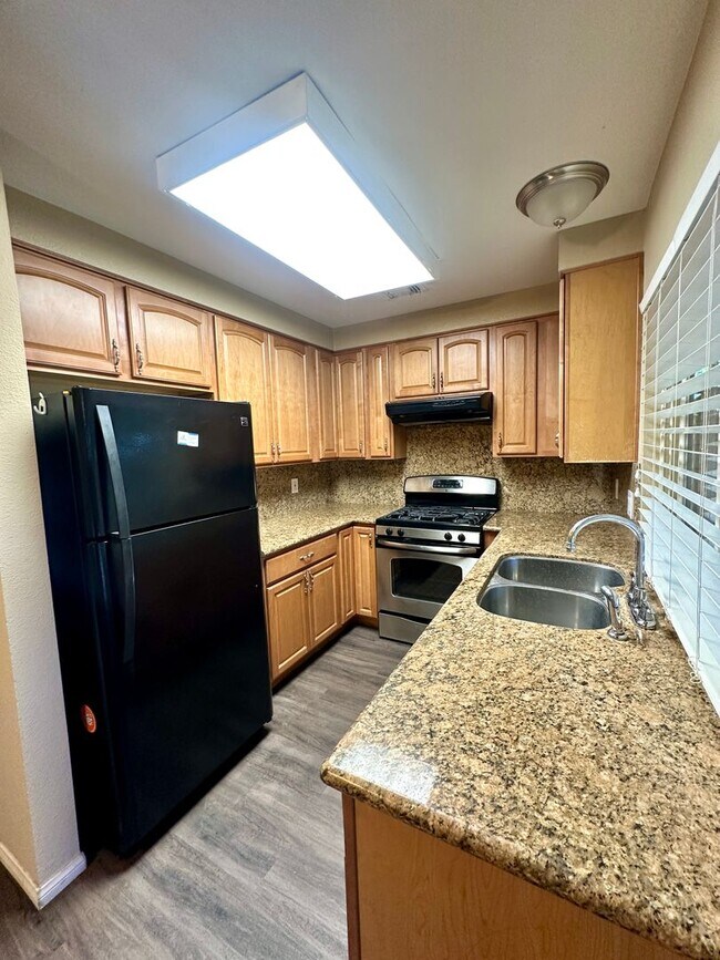 Building Photo - 6114 Meadowgrass Ln