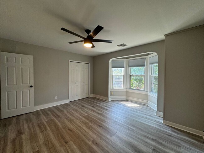 Building Photo - Beautifully Renovated 3 Bedroom Home in York