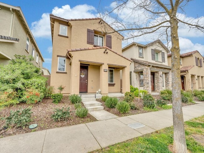 Building Photo - Beautiful 2019 Built 3 bedrooms 2.5 bath!