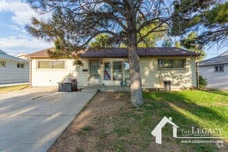 Building Photo - 250 Siskin St