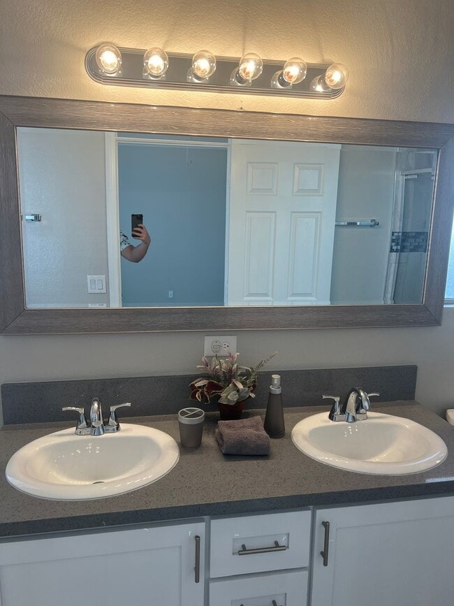 Building Photo - Renovated Green Valley Gated Home