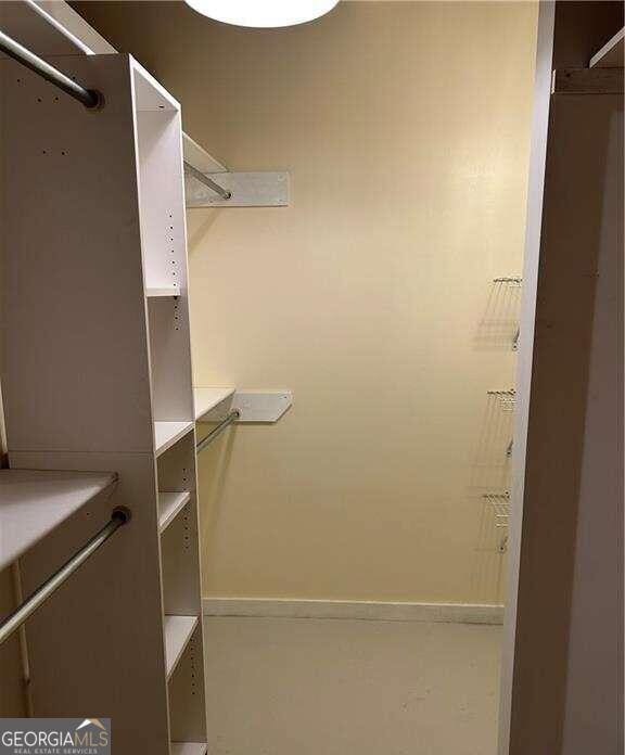 Building Photo - 585 White