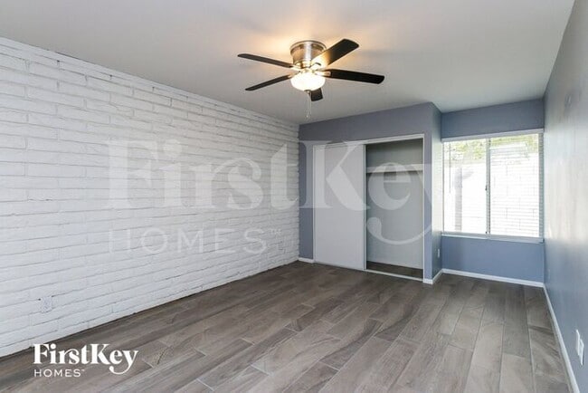 Building Photo - 328 E Balboa Dr