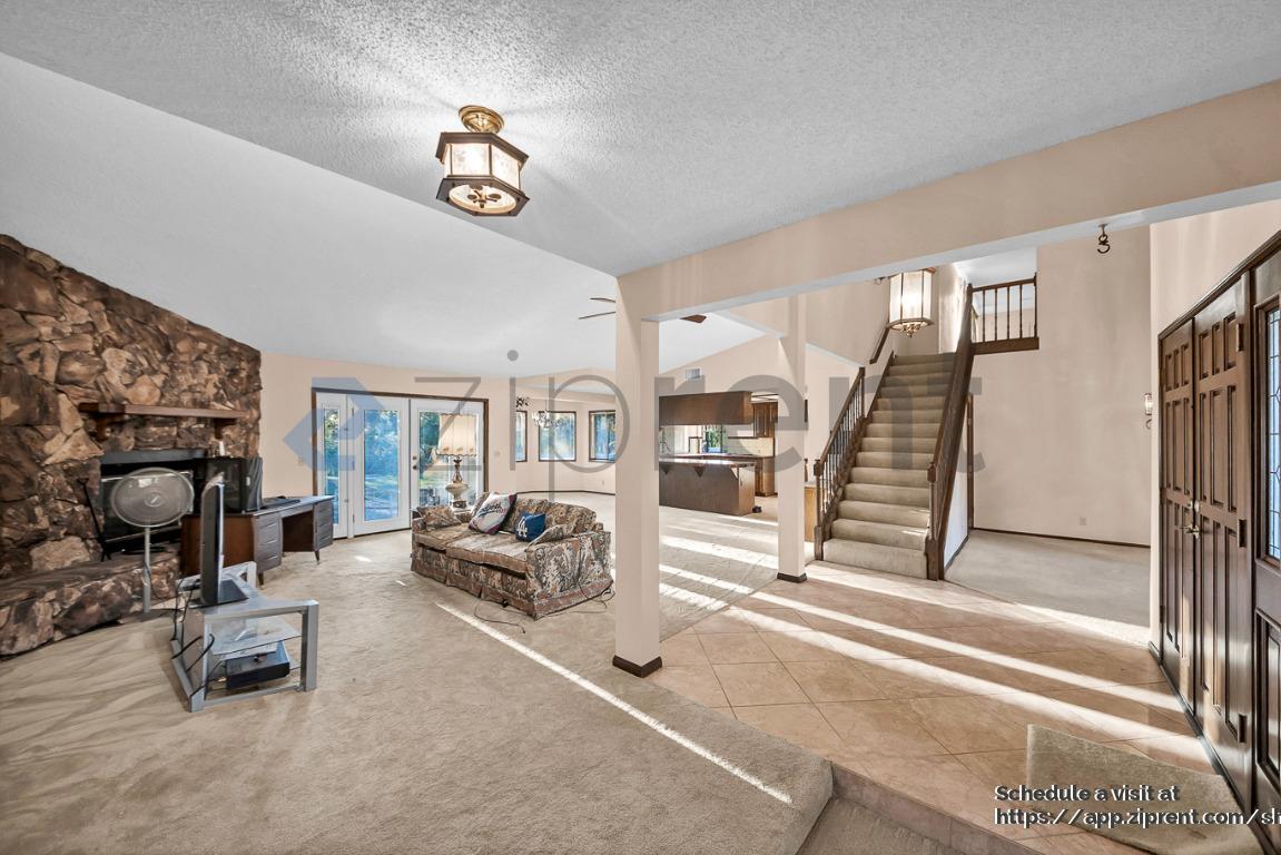 Building Photo - 716 Buckingham Dr