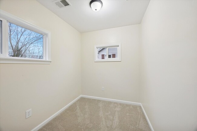 Building Photo - 6 Laurel Ave