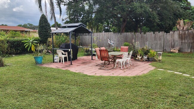 Building Photo - 562 SE Majestic Terrace