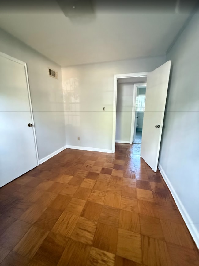 Building Photo - 225 Park Manor Dr